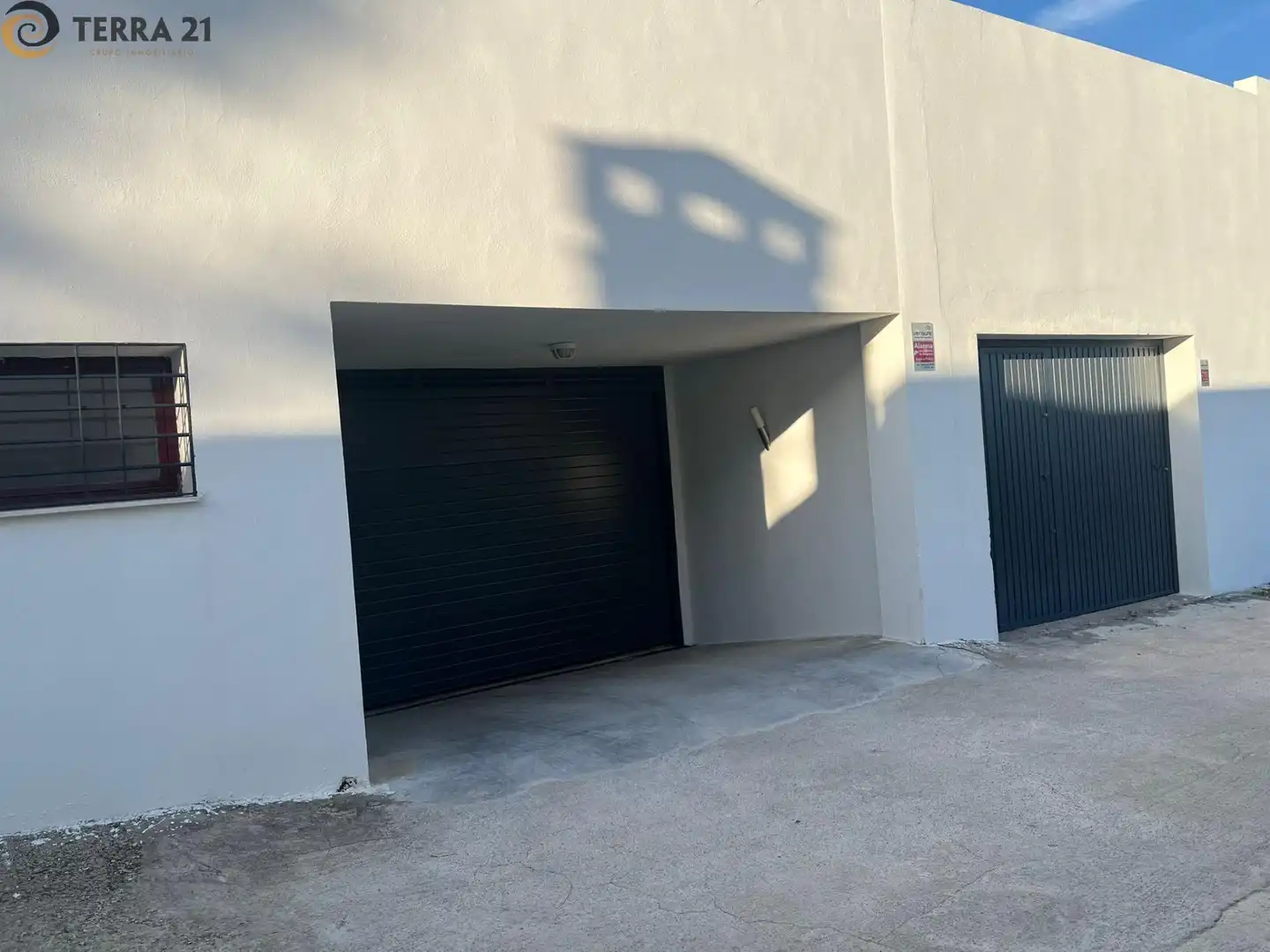 Parking of Houses for sale in Jaén  with Air Conditioner, Private garden and Swimming Pool