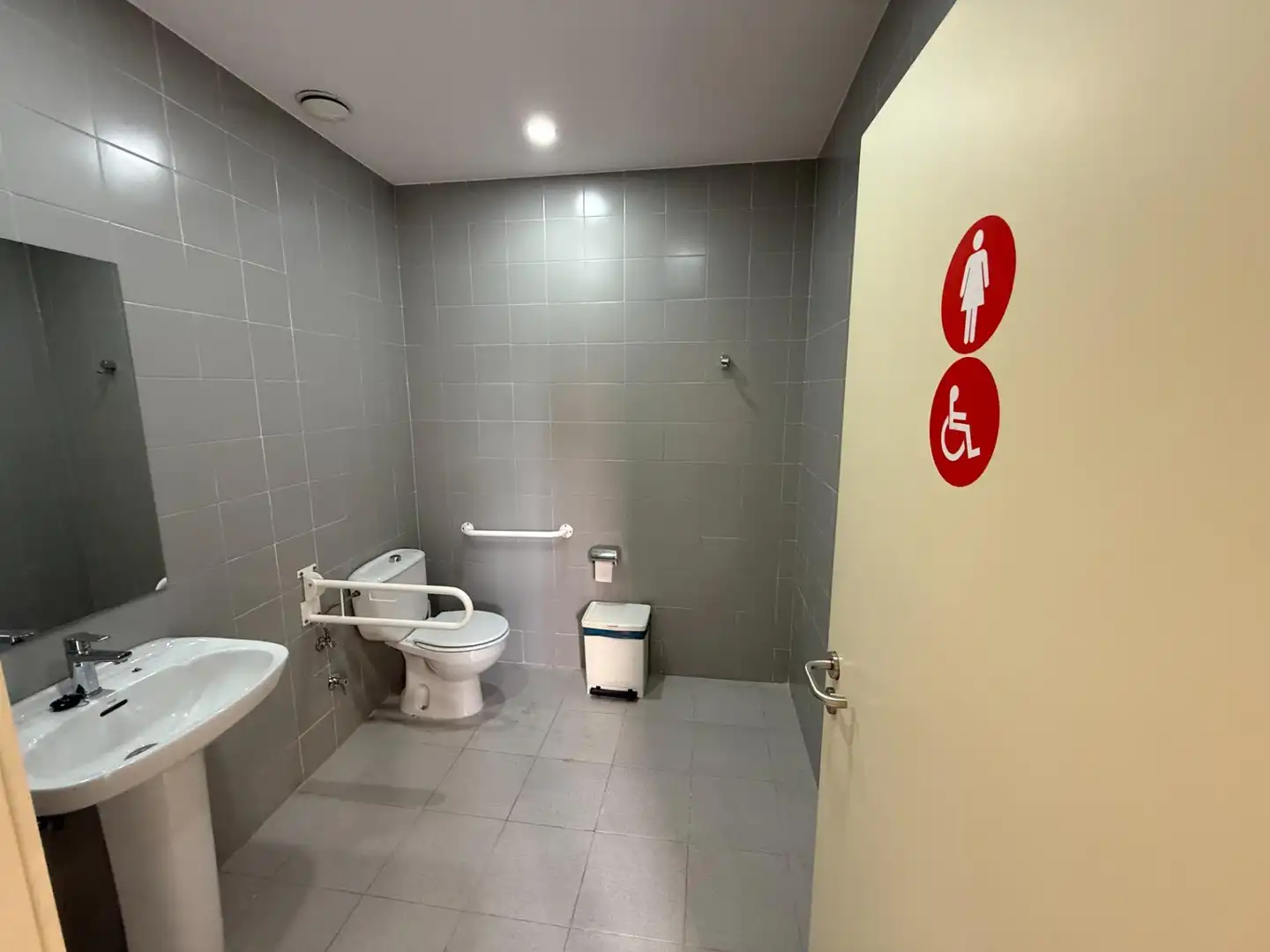 Badezimmer von Gebäude zur Miete in Dos Hermanas