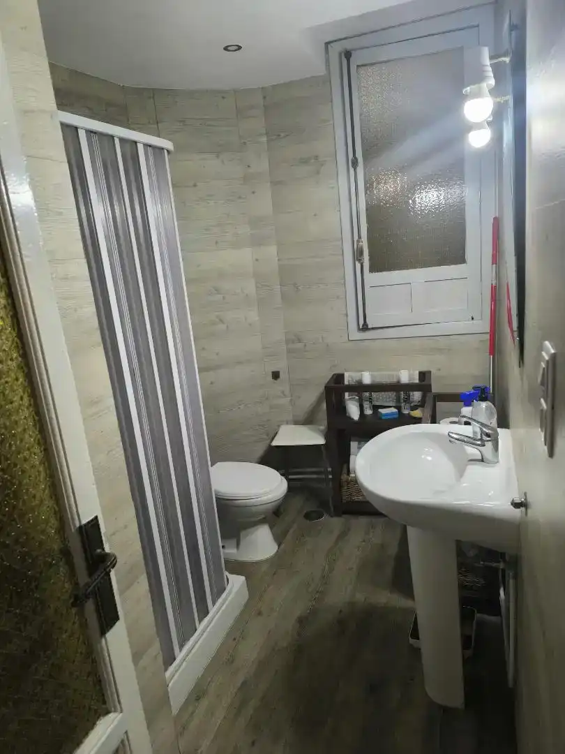 Badezimmer von Wohnung zur Miete in  Granada Capital mit Balkon