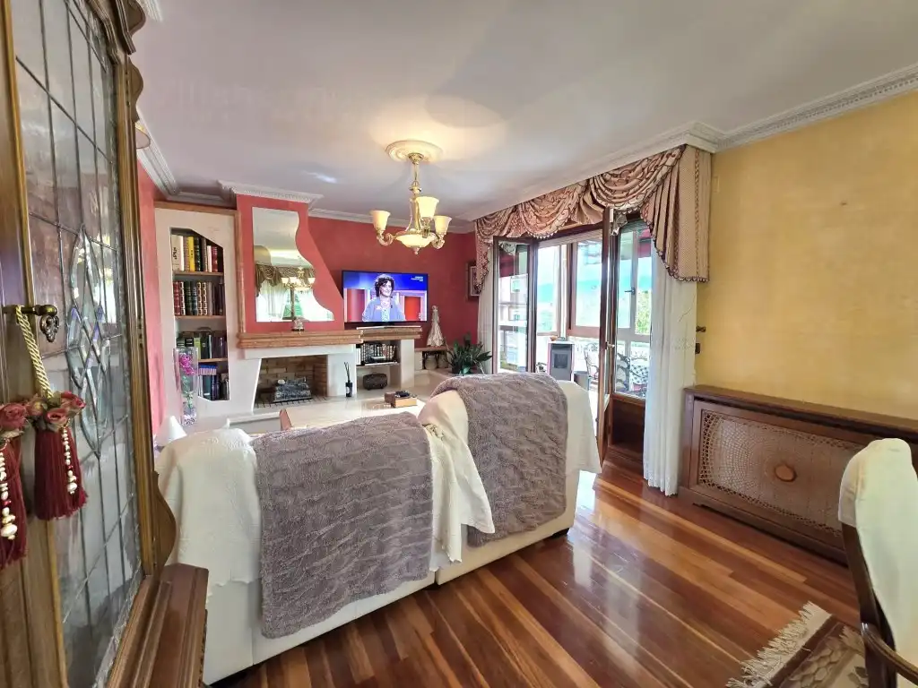 Sala d'estar de Casa o xalet en venda en Villarcayo de Merindad de Castilla la Vieja