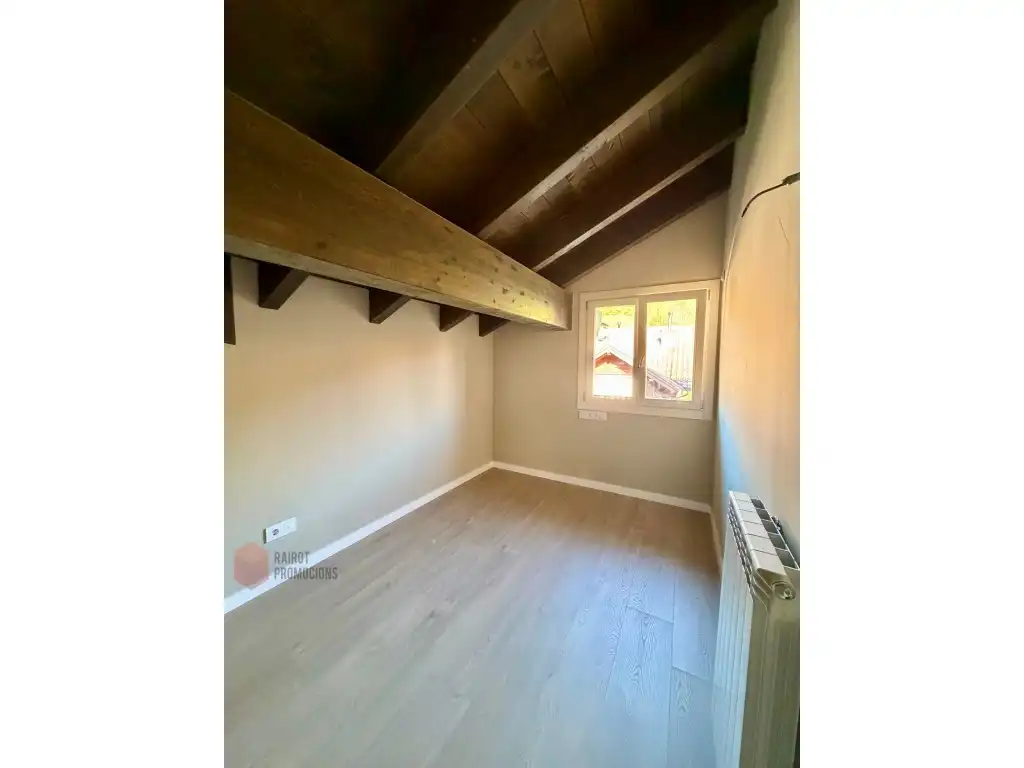Schlafzimmer von Dachboden zum Verkauf in Camprodon
