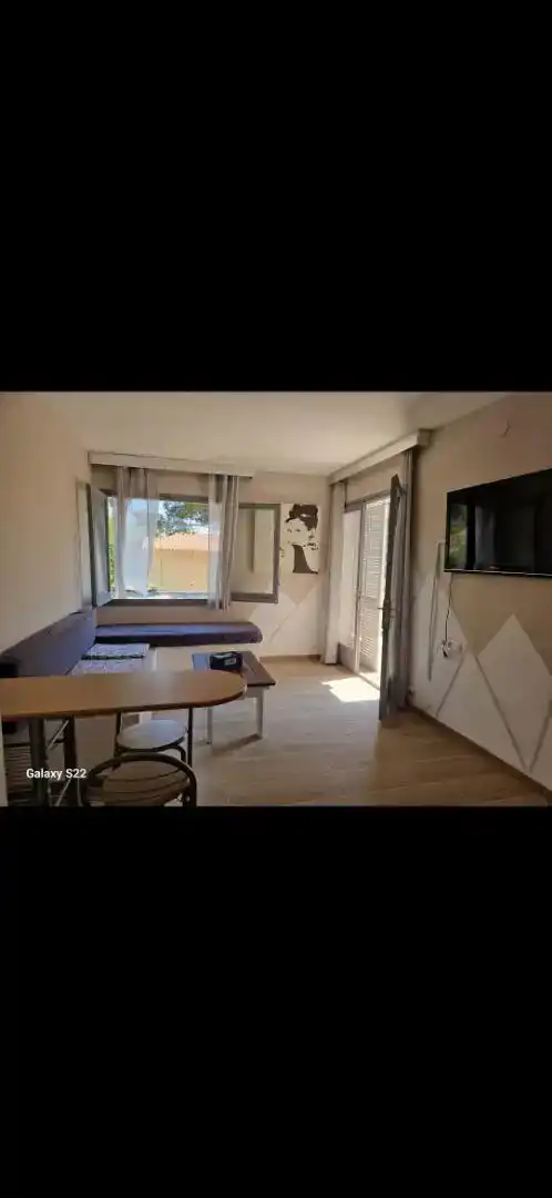 Sala d'estar de Casa adosada en venda en L'Ametlla de Mar  amb Aire condicionat, Jardí privat i Parquet
