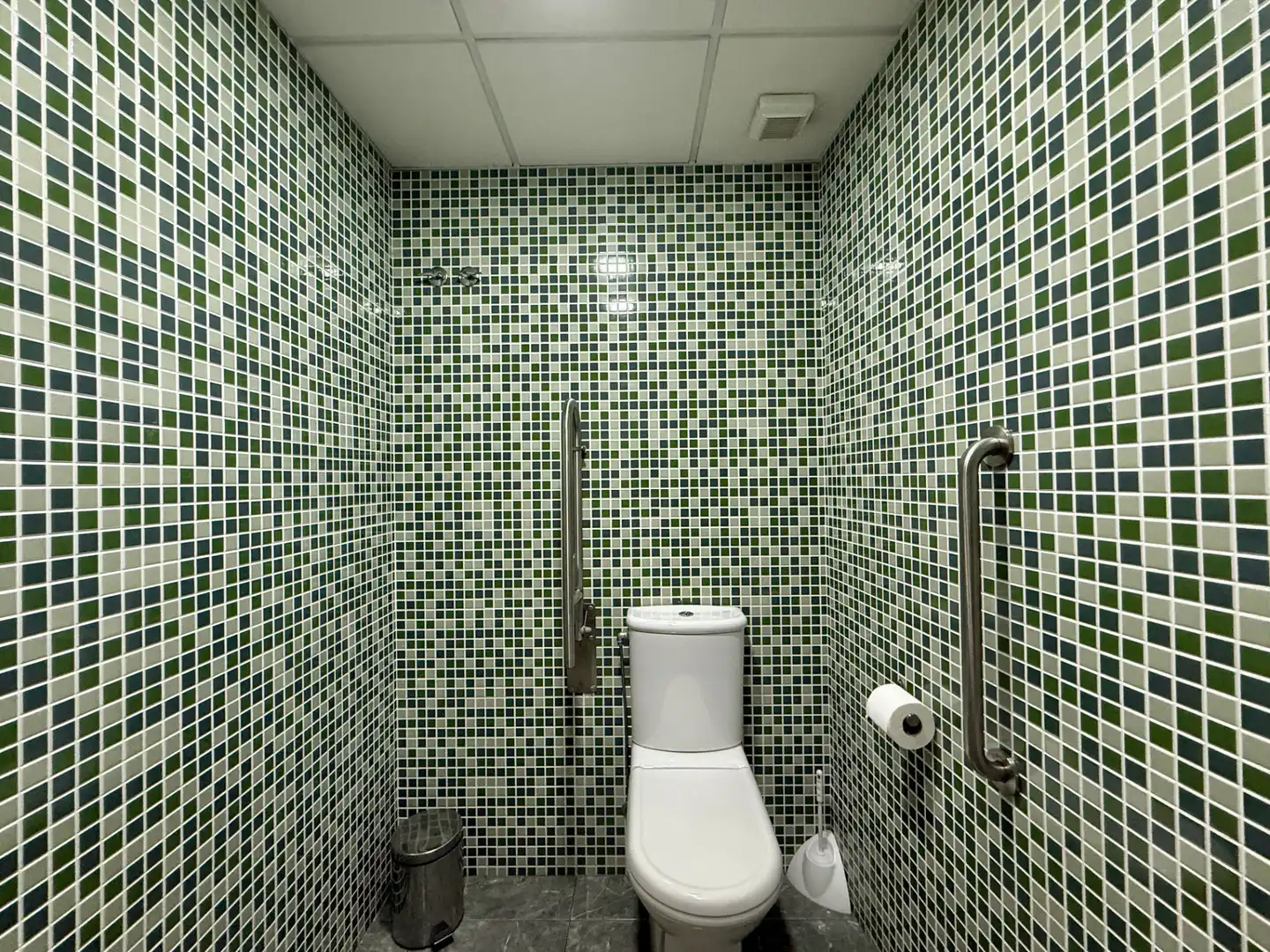 Baño de Local en venta en Terrassa con Aire acondicionado, Calefacción y Internet