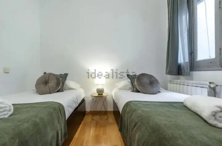 Schlafzimmer von Wohnung zur Miete in Madrid mit Heizung und Möbliert