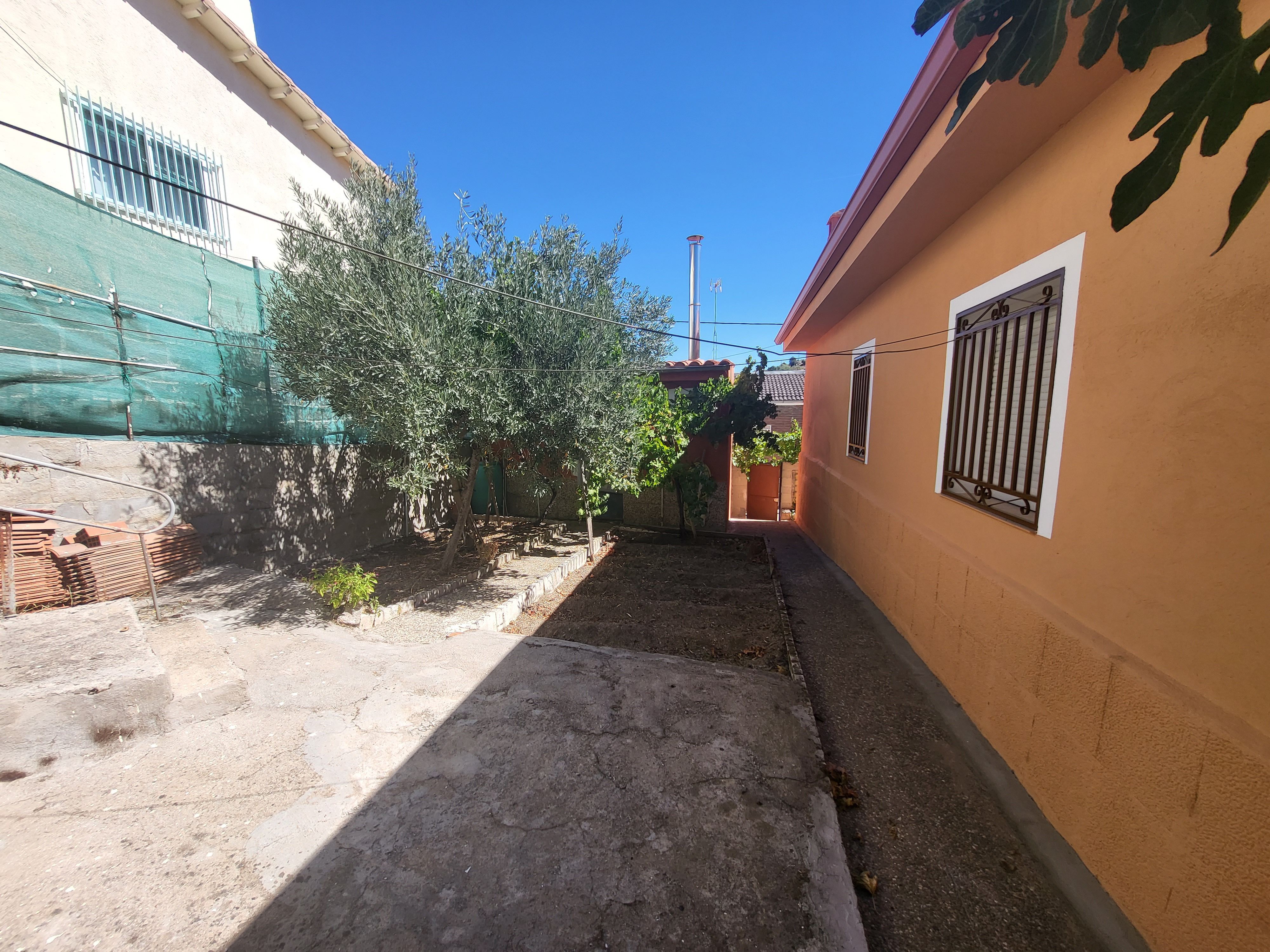 Jardí de Casa o xalet en venda en Burgohondo amb Jardí privat i Traster