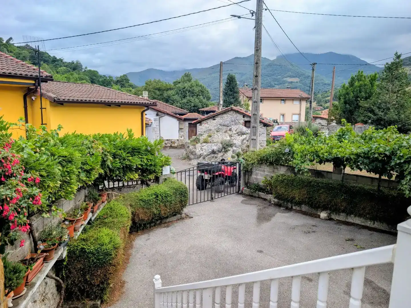 Vista exterior de Casa o xalet en venda en Teverga amb Balcó