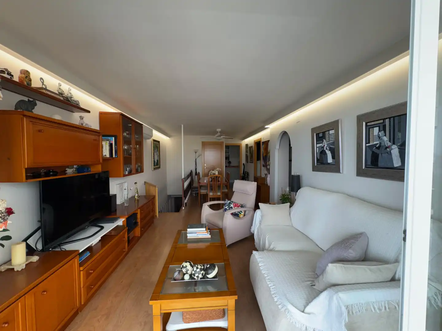 Sala d'estar de Apartament de lloguer en El Campello amb Aire condicionat, Calefacció i Moblat