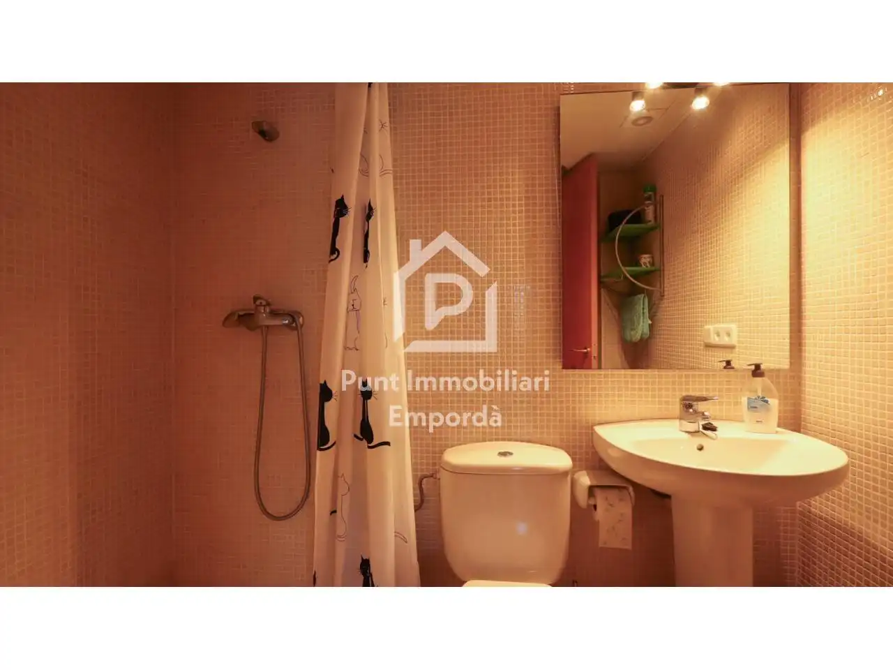 Bathroom of Flat for sale in Llançà  with Air Conditioner, Heating and Terrace