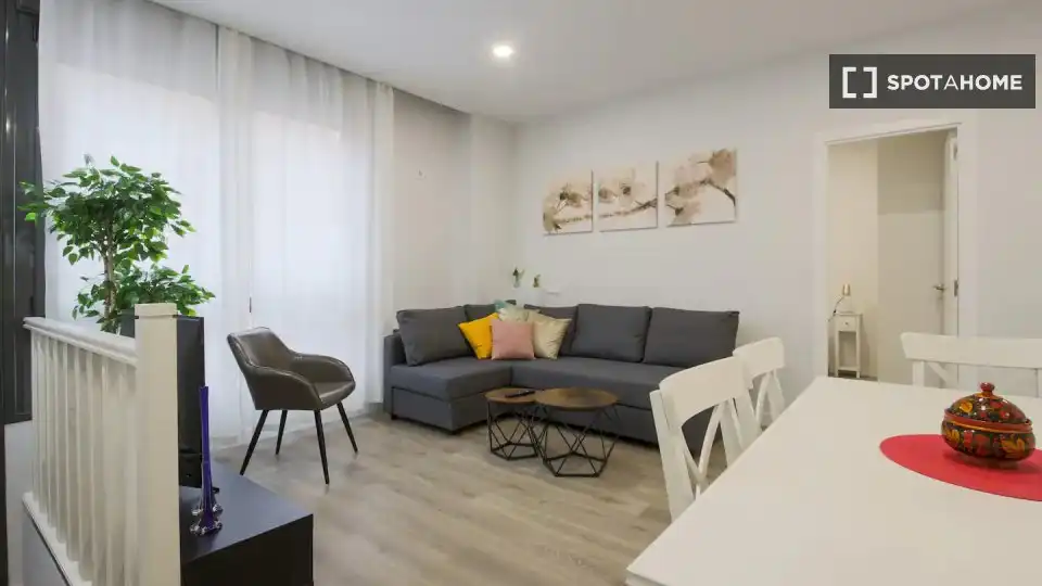 Living room of Flat for rent in Madrid  with Air Conditioner, Heating and Furnished