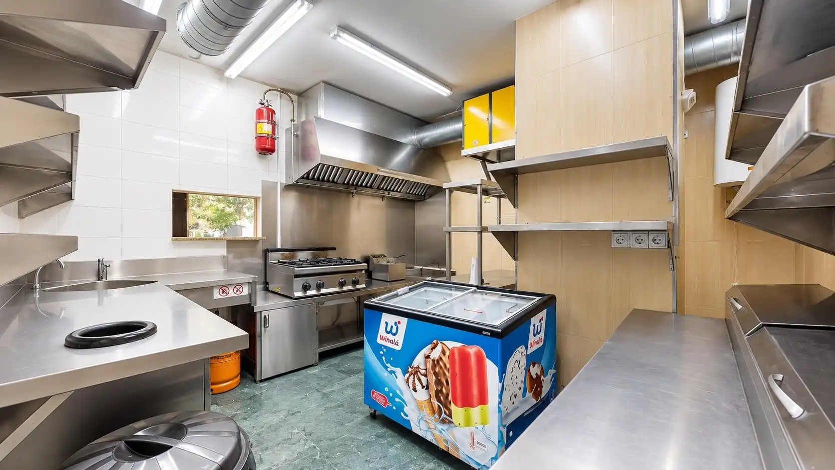 Cocina de Local en venta en Granada con Aire acondicionado y Amueblado
