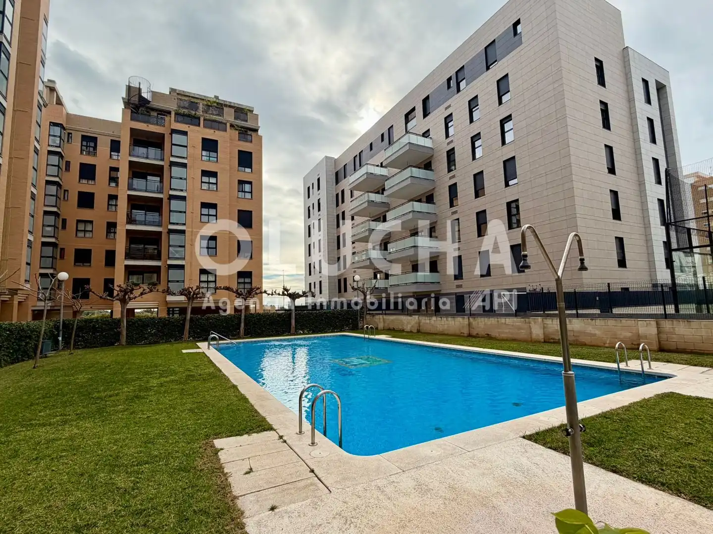 Piscina de Piso en venta en Castellón de la Plana / Castelló de la Plana con Balcón
