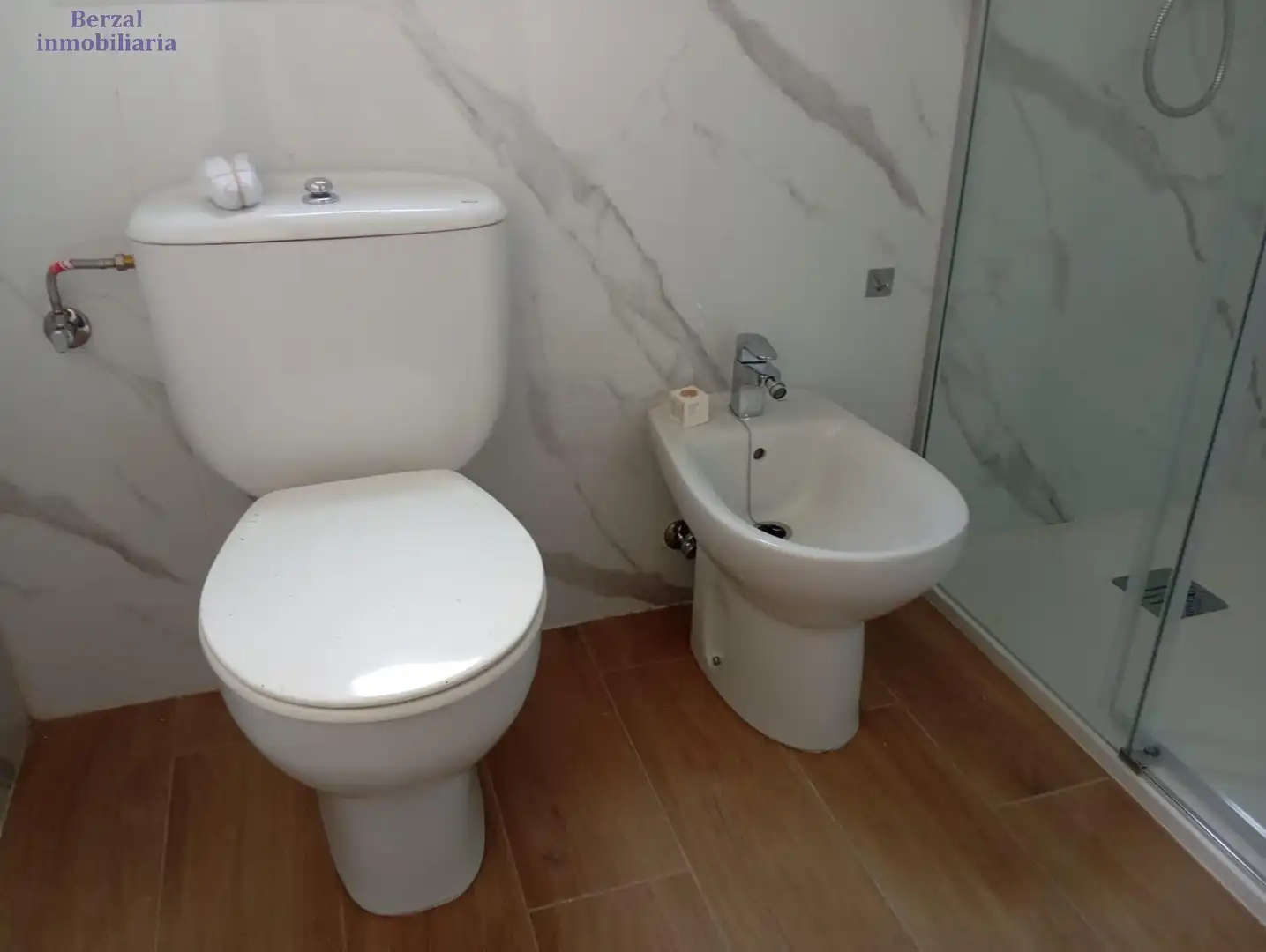 Badezimmer von Geschaftsraum zur Miete in  Logroño