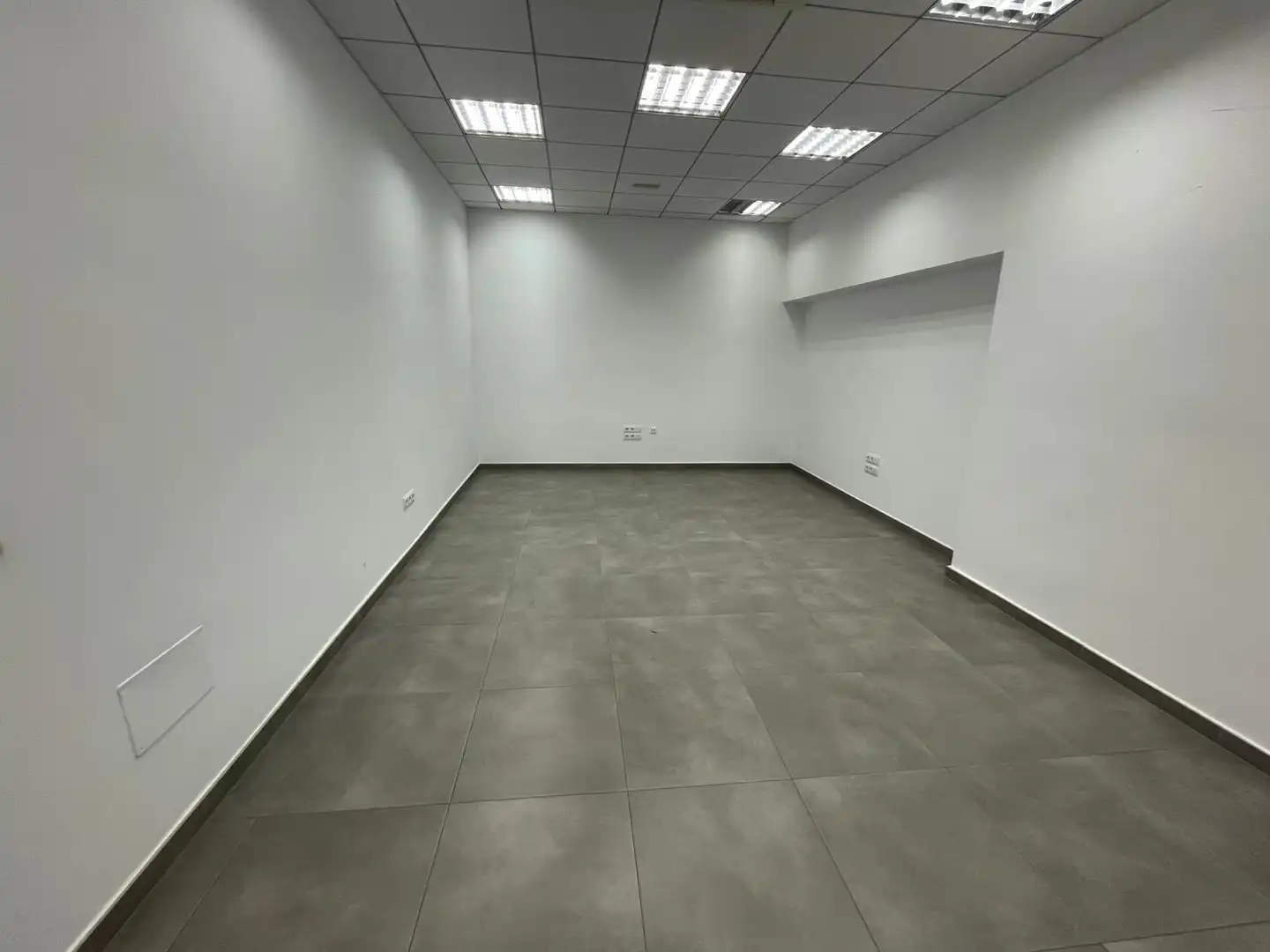 Office for rent in Cartagena  with Air Conditioner and Heating