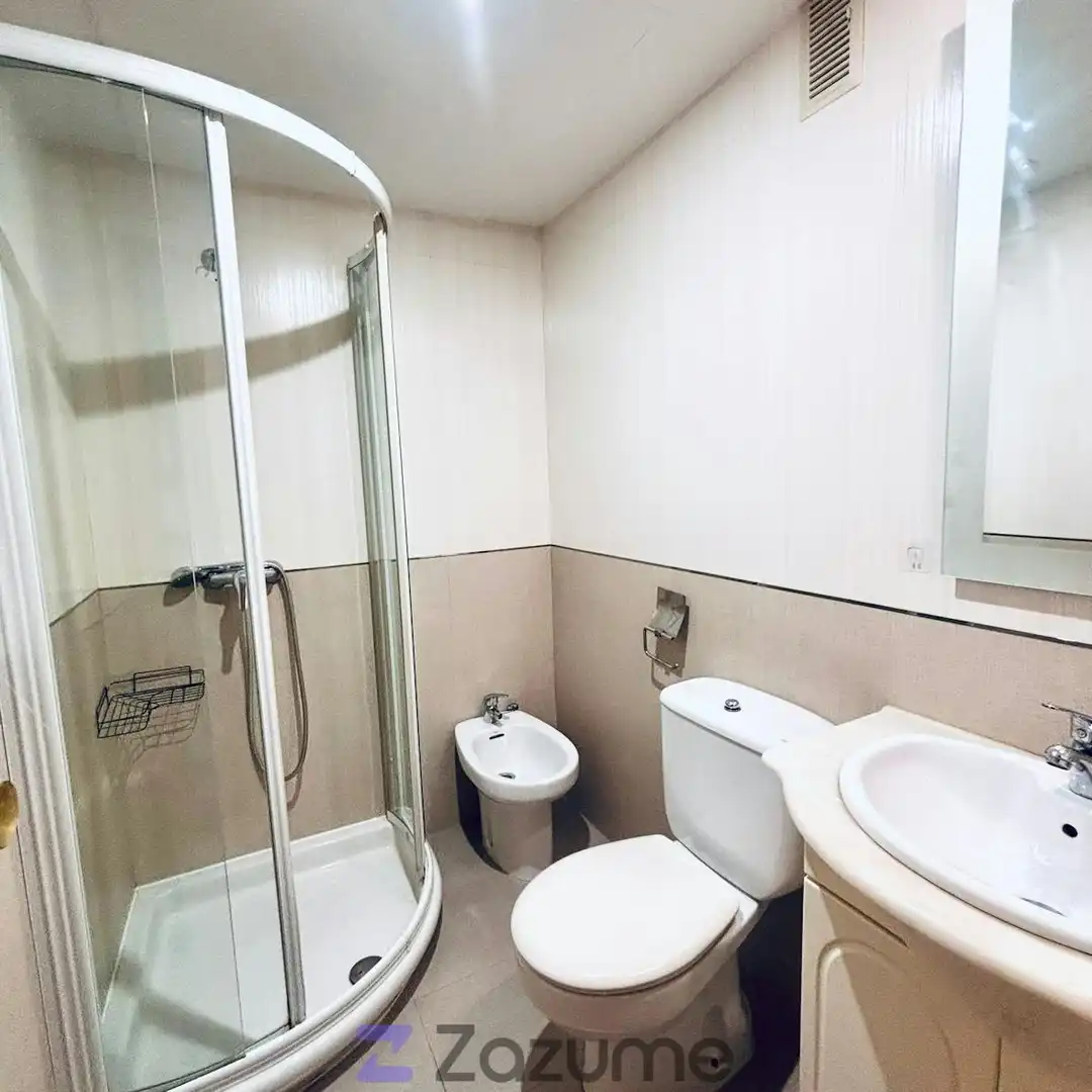 Baño de Apartamento de alquiler en Zaragoza con Aire acondicionado, Calefacción y Parquet