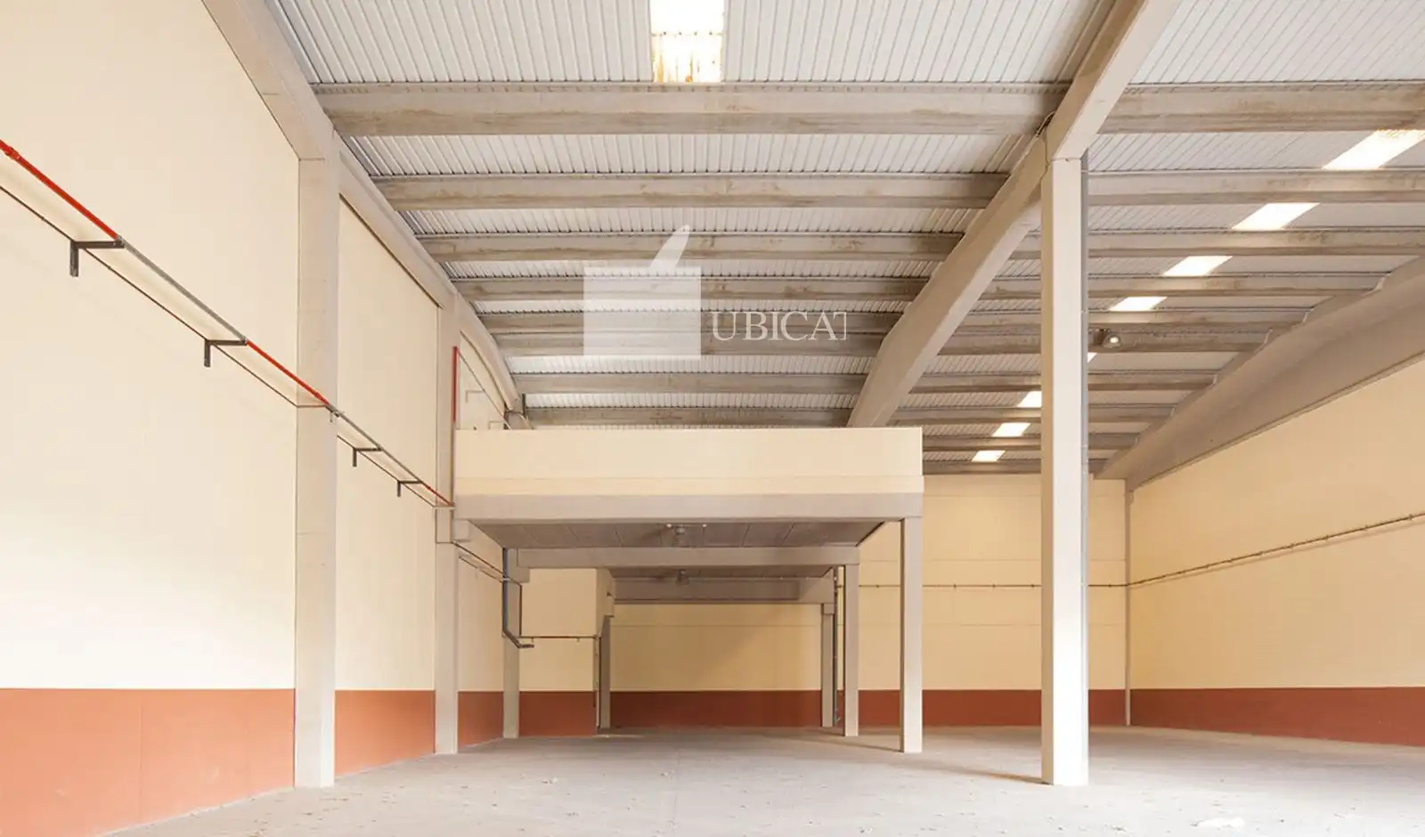 Nau industrial de lloguer en Abrera