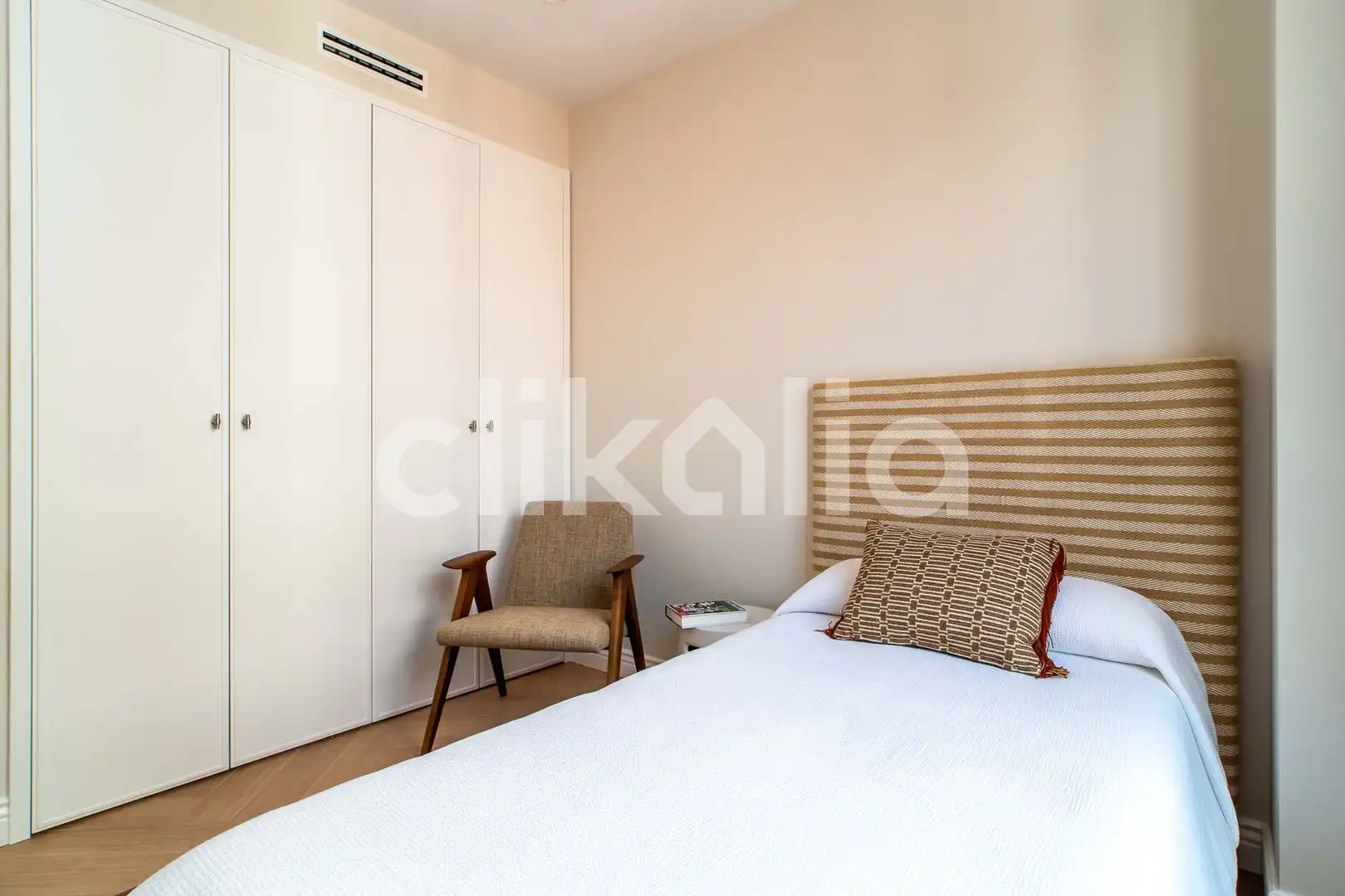 Schlafzimmer von Dachboden zum Verkauf in Madrid mit Klimaanlage, Heizung und Terrasse