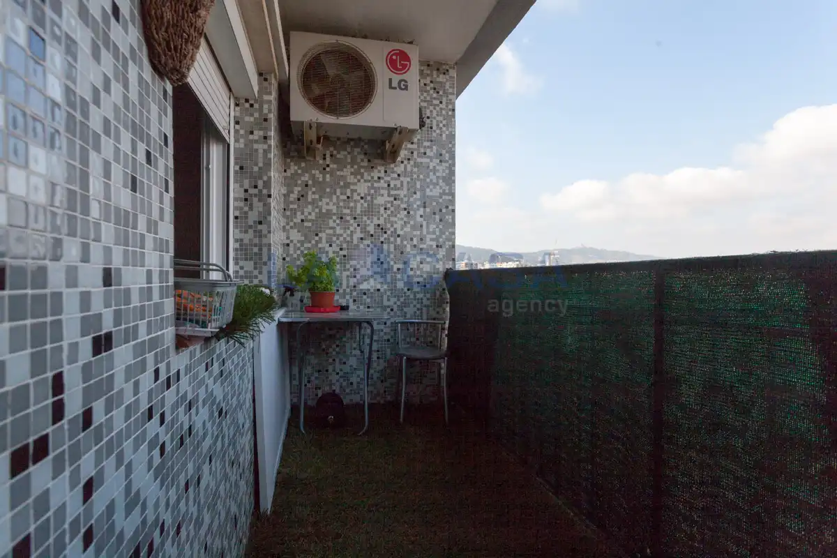 Terraza de Piso en venta en L'Hospitalet de Llobregat con Balcón