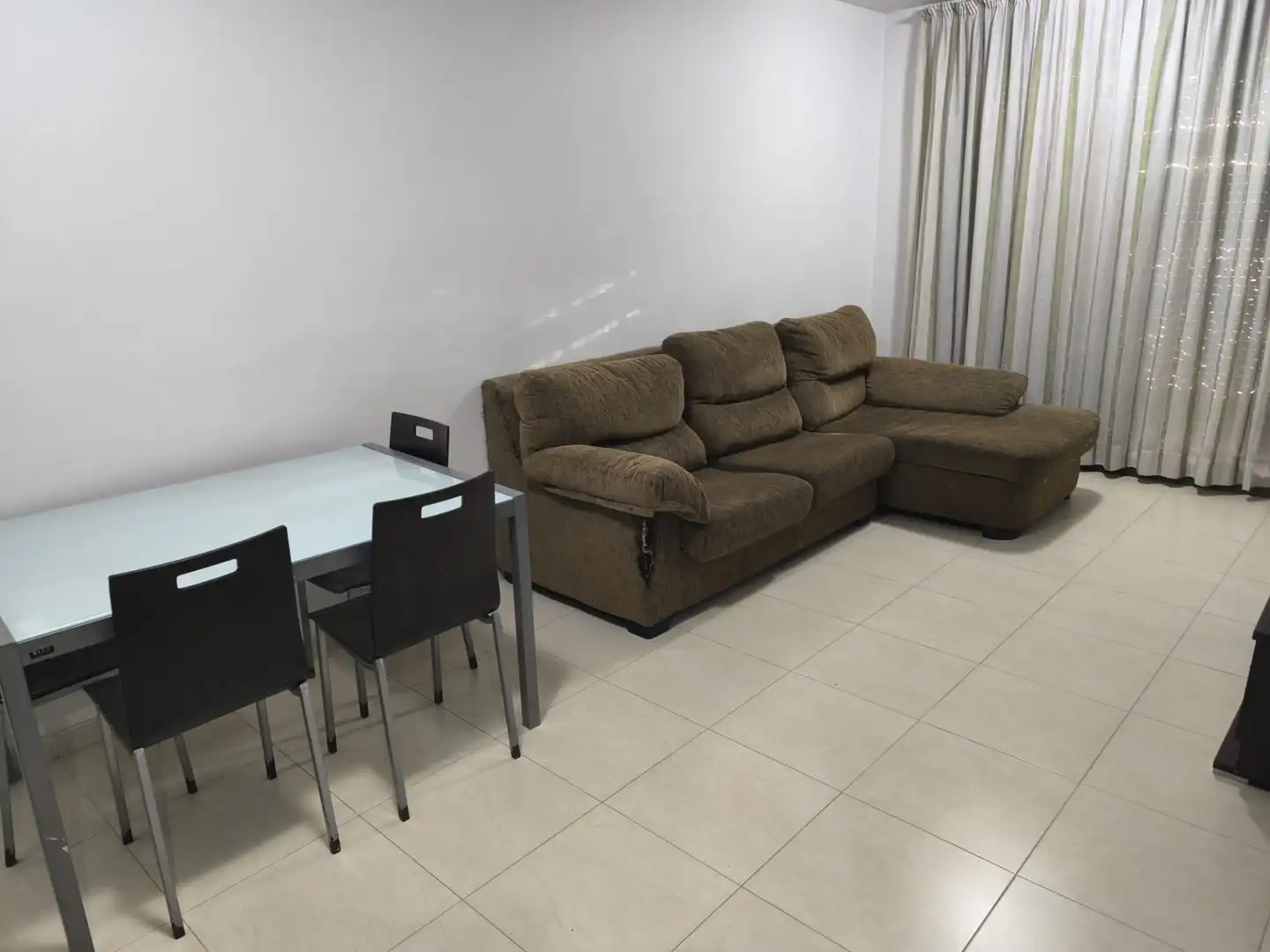 Living room of Flat for rent in  Melilla Capital  with Air Conditioner, Furnished and Oven
