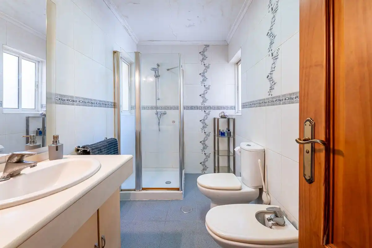 Bathroom of Houses for sale in Benalmádena  with Air Conditioner, Private garden and Terrace