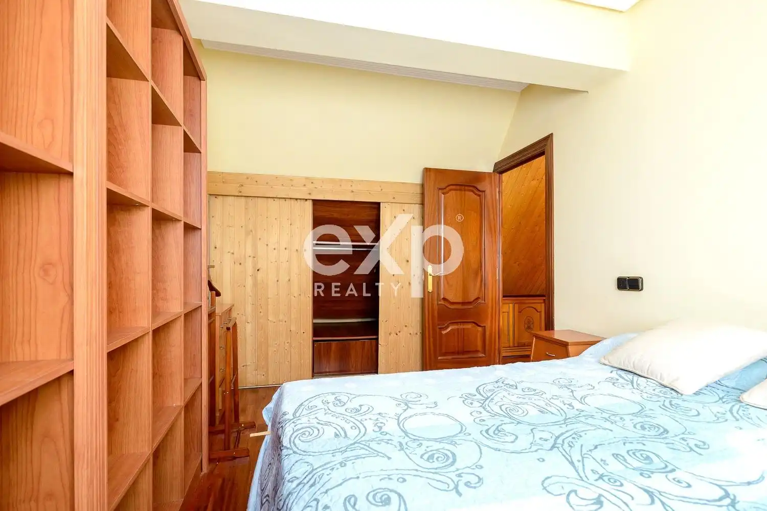 Bedroom of Flat for sale in Oviedo   with Heating, Parquet flooring and Furnished