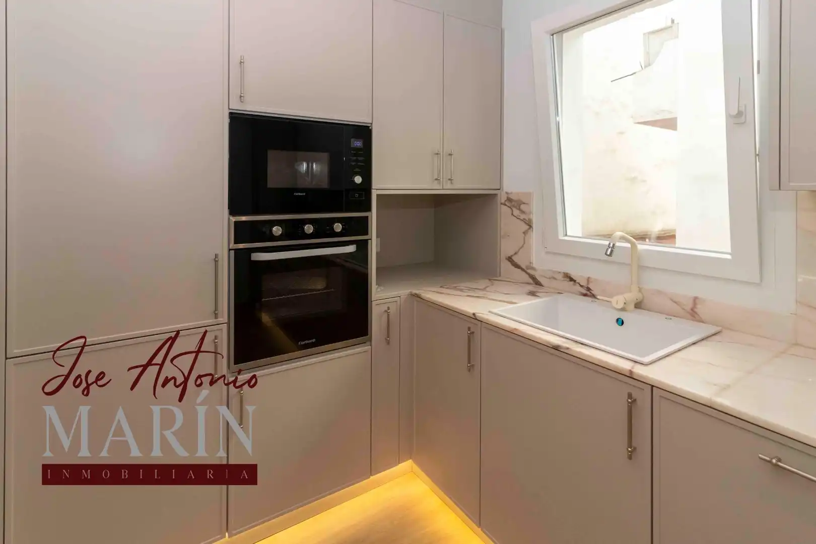 Cuina de Apartament en venda en Badajoz amb Aire condicionat