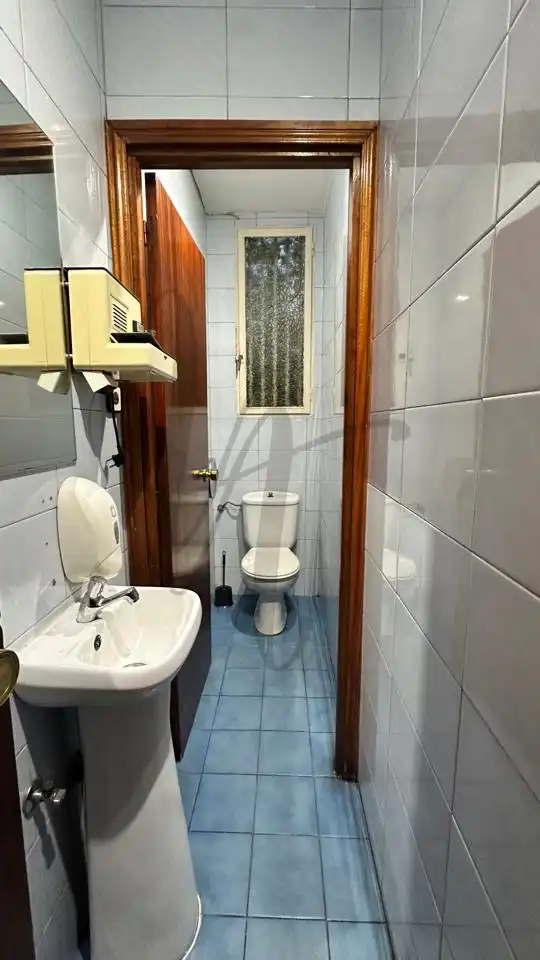 Badezimmer von Geschaftsraum zum Verkauf in Madrid