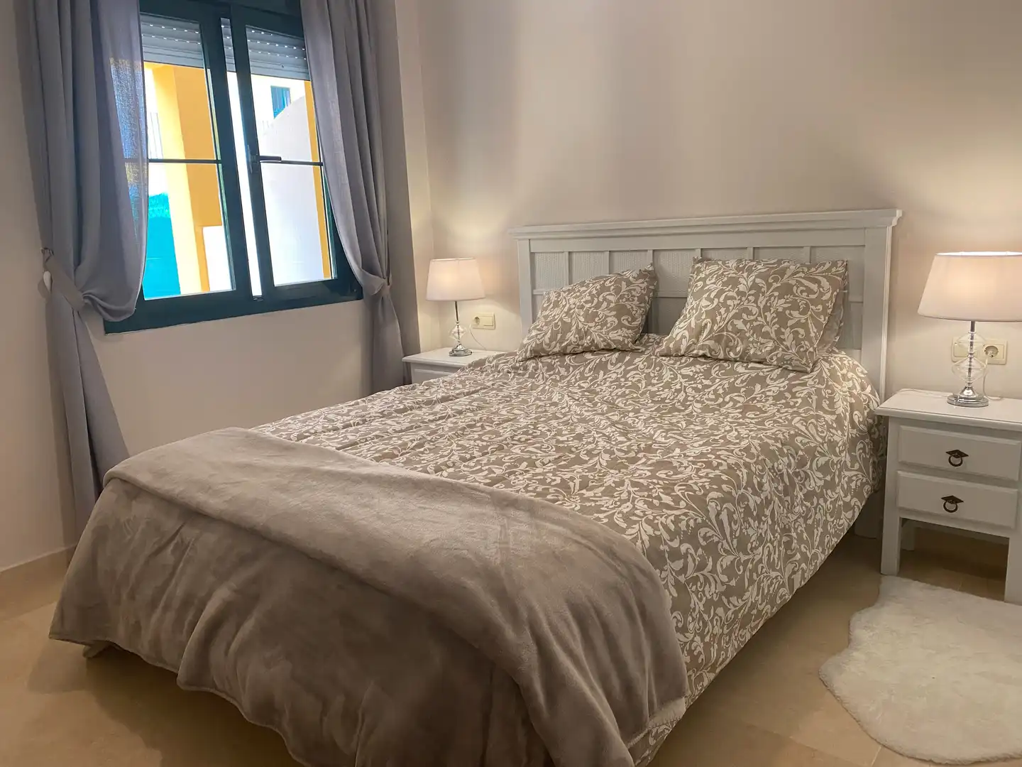 Habitación de Planta baja de alquiler en Estepona con Aire acondicionado, Calefacción y Terraza