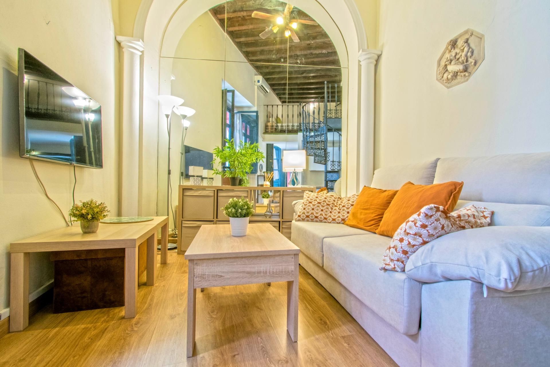 Living room of Duplex for sale in  Sevilla Capital  with Air Conditioner, Parquet flooring and Furnished