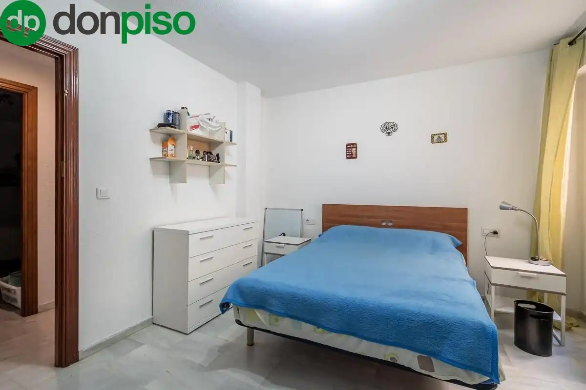 Bedroom of Flat for sale in Granada  with Heating and Storage room