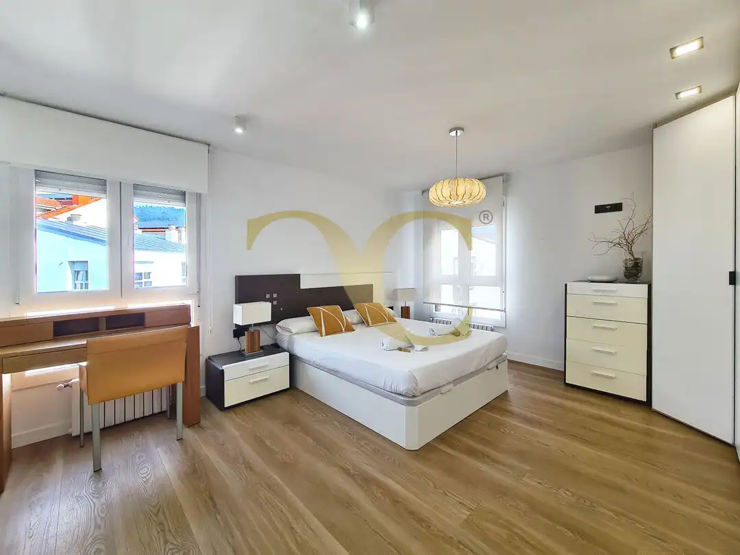 Schlafzimmer von Wohnung zur Miete in Oviedo  mit Heizung, Terrasse und Möbliert
