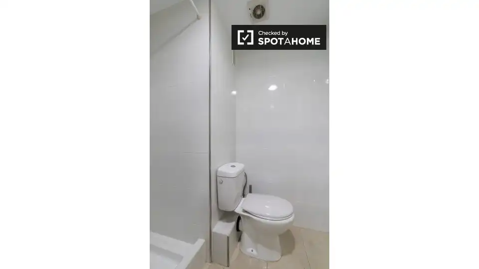 Baño de Piso de alquiler en Valencia con Aire acondicionado, Calefacción y Amueblado