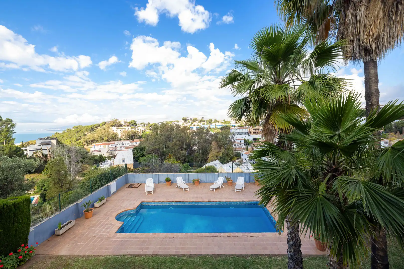 Piscina de Casa o chalet en venta en Málaga con Jardín privado, Terraza y Piscina