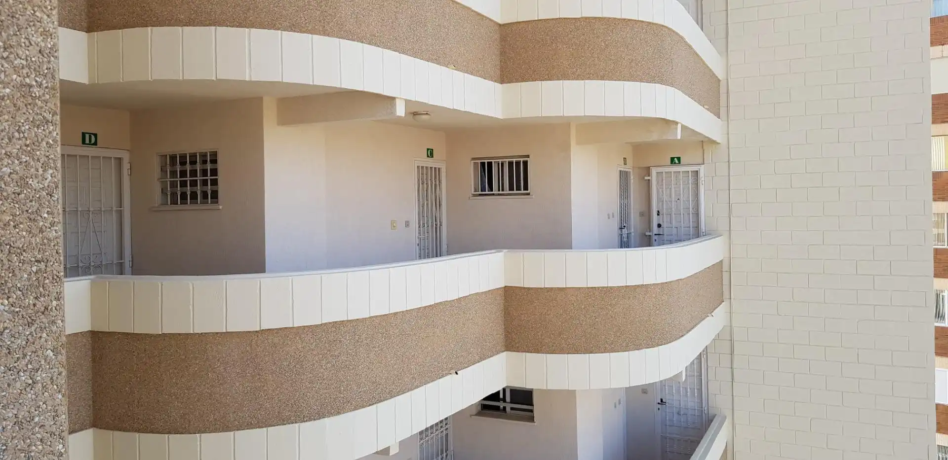 Vista exterior de Estudi en venda en Benidorm amb Moblat i Piscina comunitària