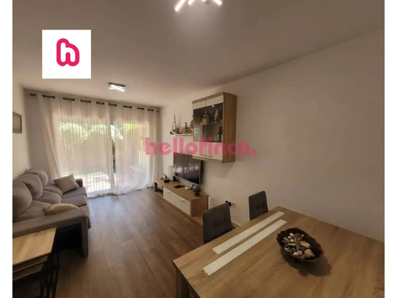 Living room of Flat for sale in Vilanova i la Geltrú  with Air Conditioner, Heating and Private garden