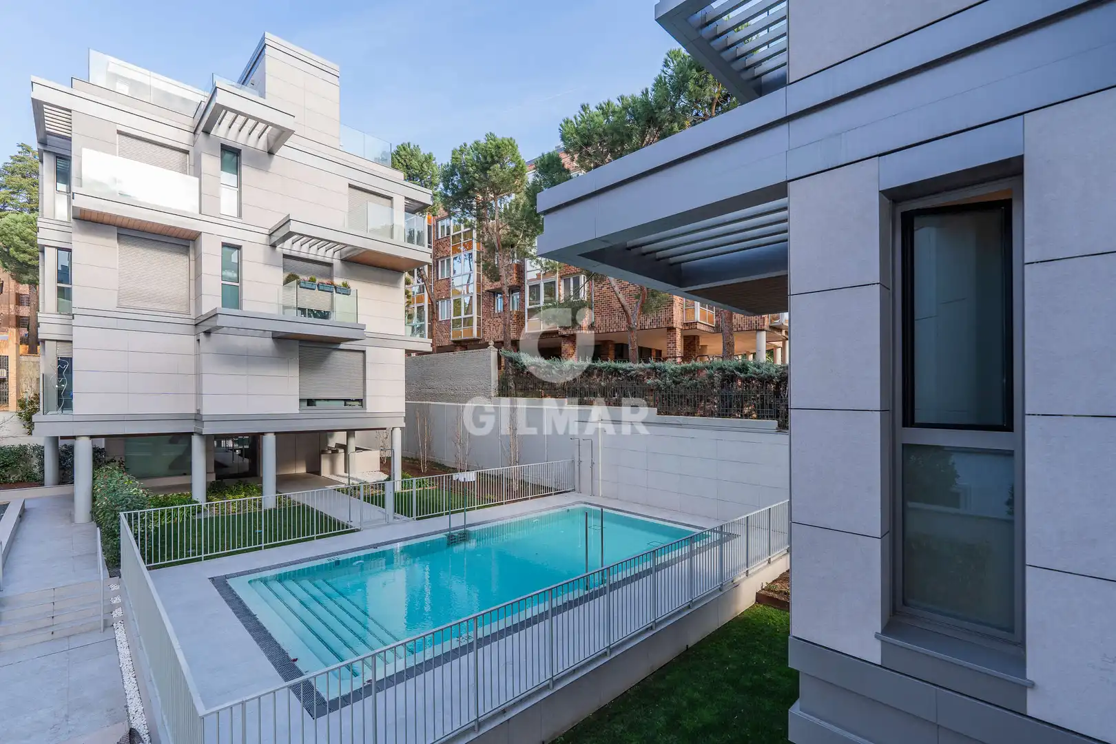 Exterior view of Flat for sale in Madrid  with Heating, Private garden and Storage room