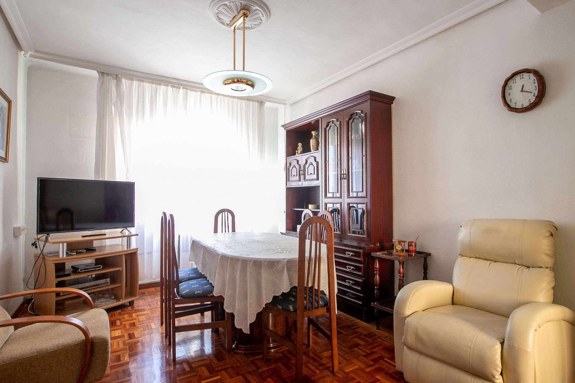 Comedor de Piso en venta en  Pamplona / Iruña con Calefacción, Terraza y Amueblado