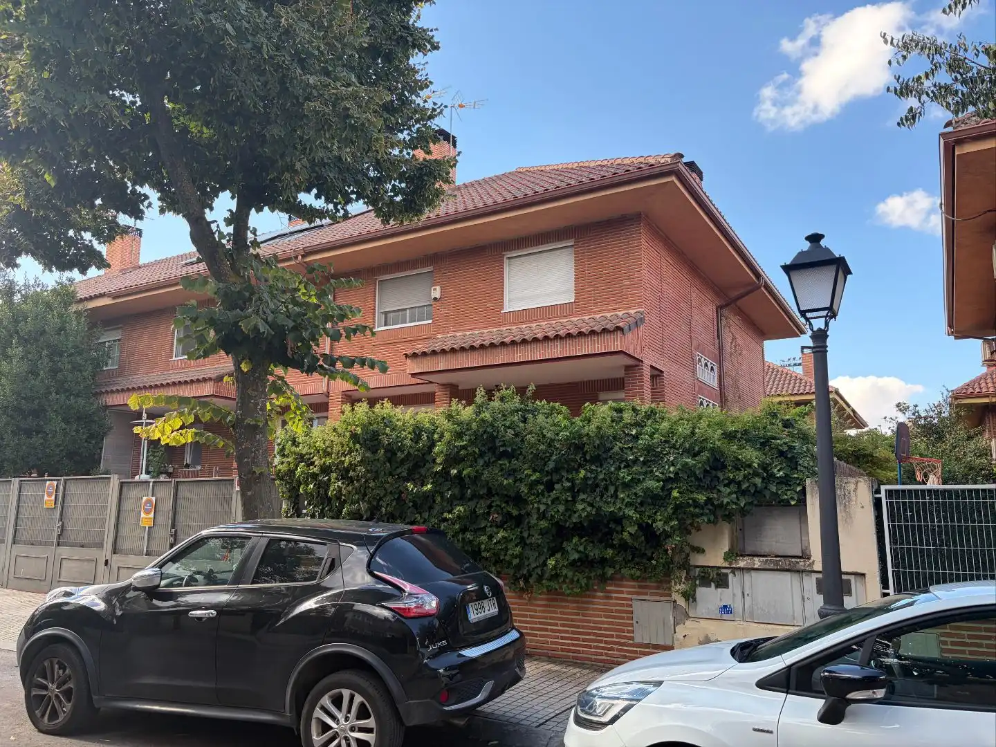 Vista exterior de Casa o xalet en venda en Villaviciosa de Odón amb Aire condicionat i Terrassa