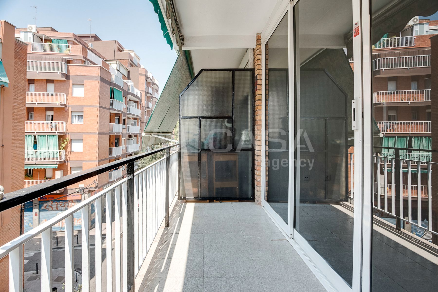 Exterior view of Flat for sale in  Barcelona Capital  with Balcony