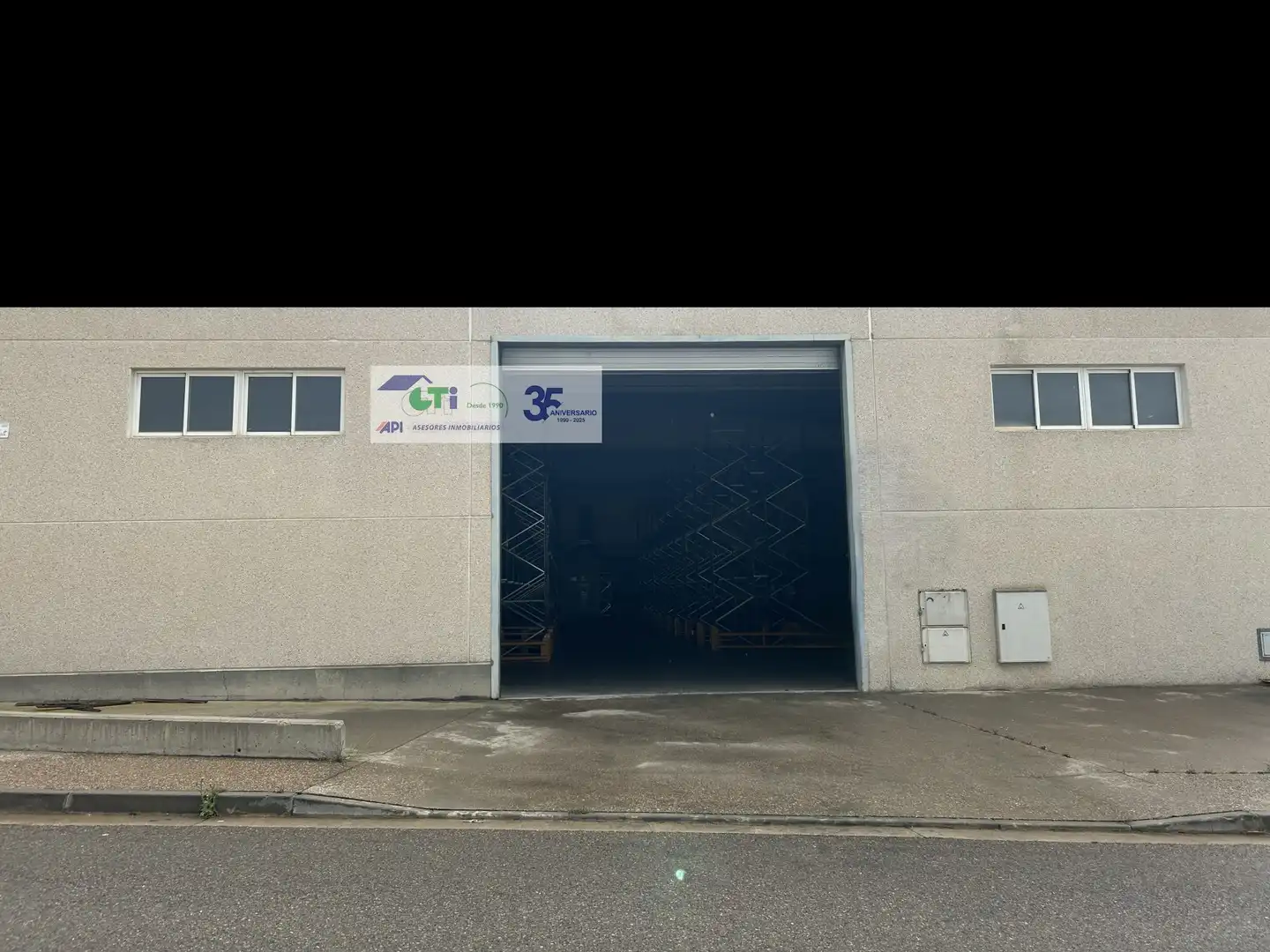 Außenansicht von Fabrikhallen zur Miete in Cuarte de Huerva