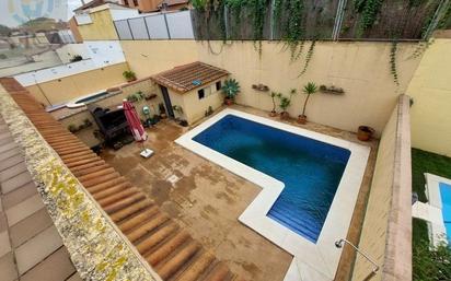 Piscina de Casa o xalet en venda en Algeciras amb Aire condicionat, Jardí privat i Terrassa