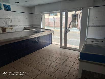 Cuina de Local en venda en Cornellà de Llobregat amb Aire condicionat