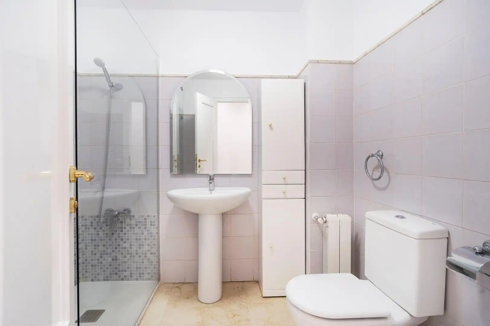 Baño de Piso de alquiler en Valencia con Aire acondicionado, Calefacción y Amueblado