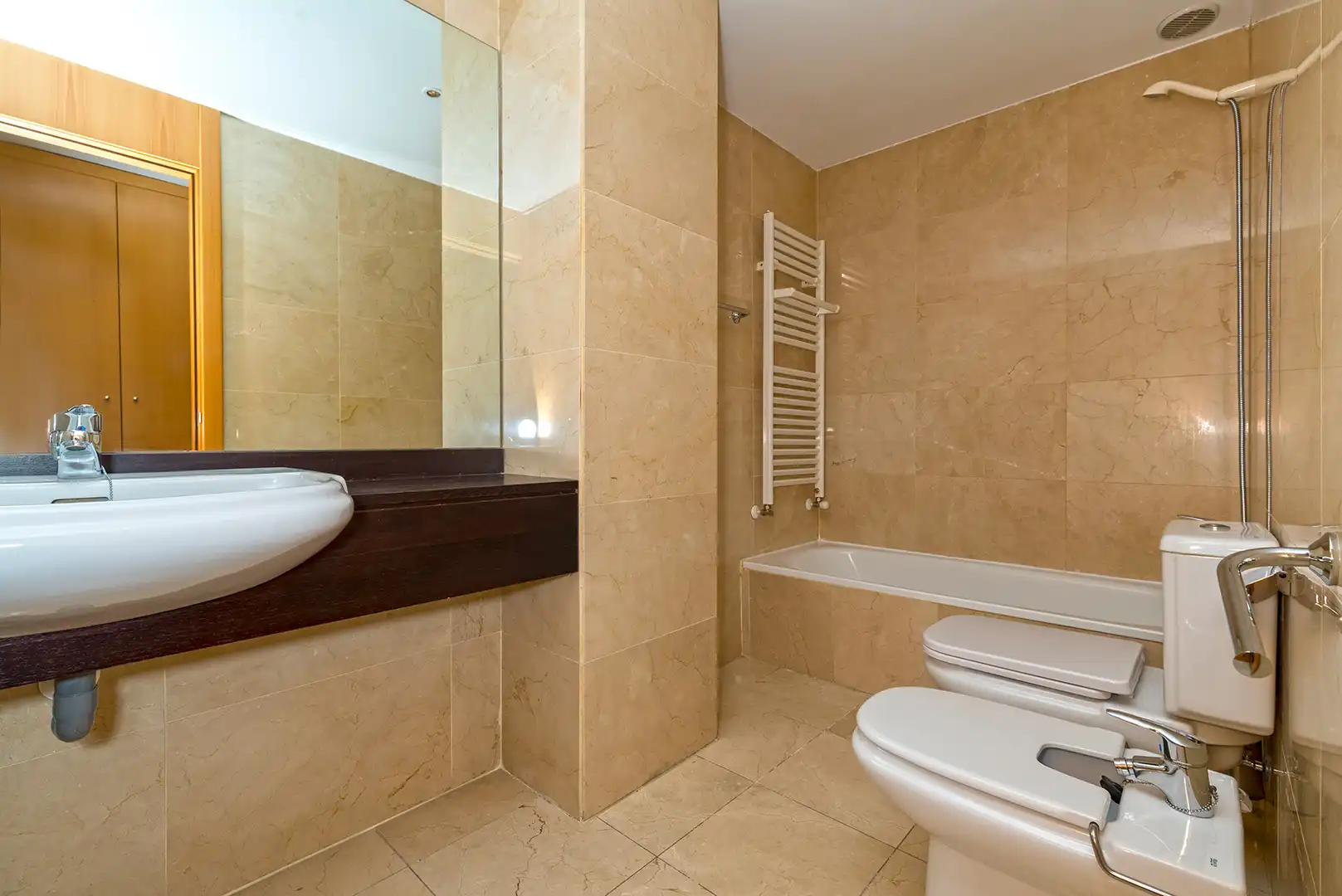 Bathroom of Flat for sale in Madrid  with Storage room and Community pool