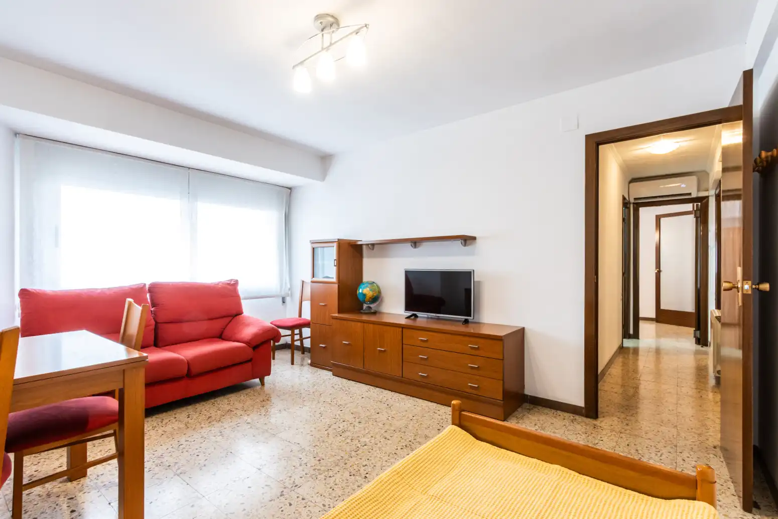Sala d'estar de Casa adosada en venda en Terrassa amb Aire condicionat, Calefacció i Terrassa