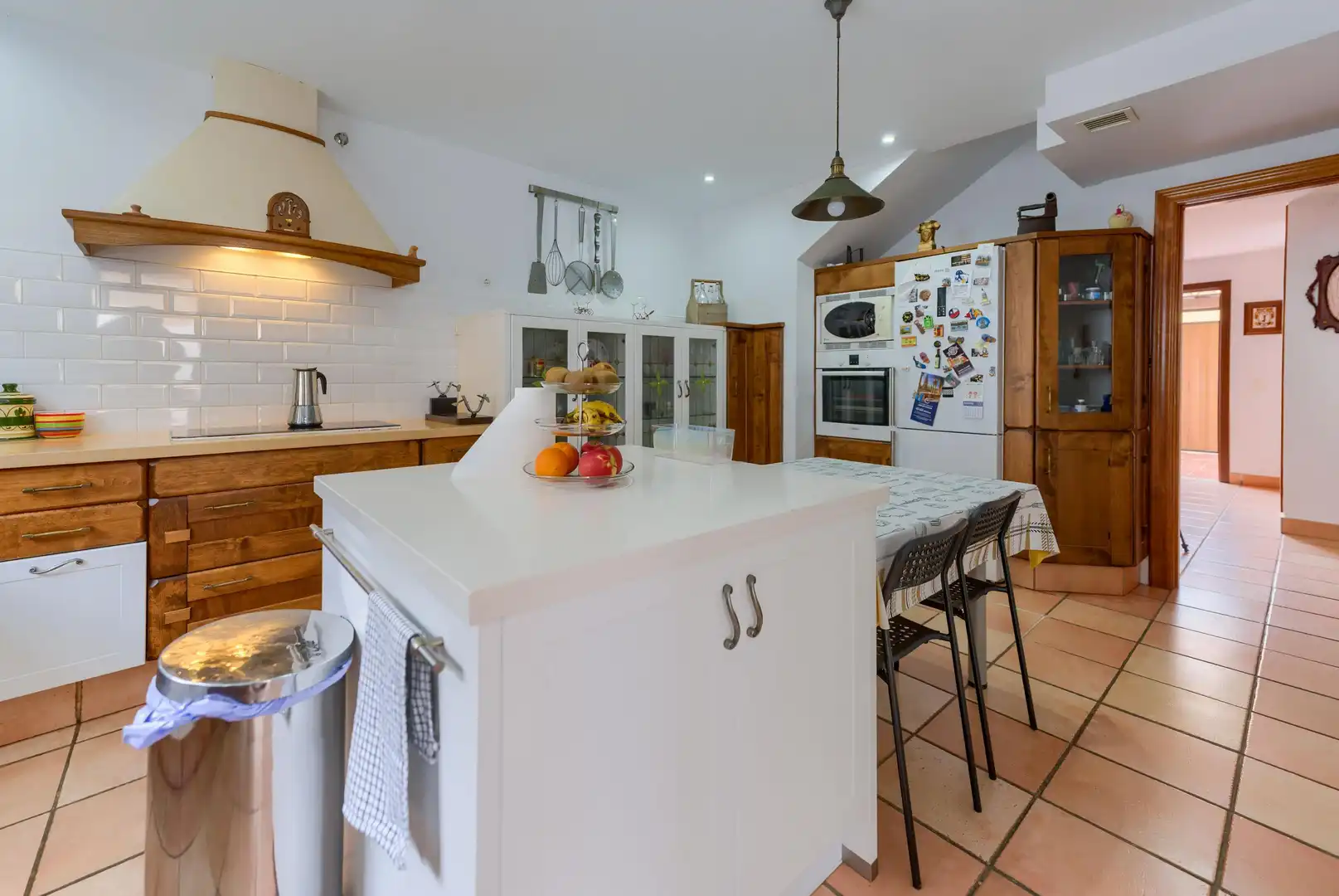 Cuina de Casa adosada en venda en Espartinas amb Jardí privat, Terrassa i Piscina comunitària