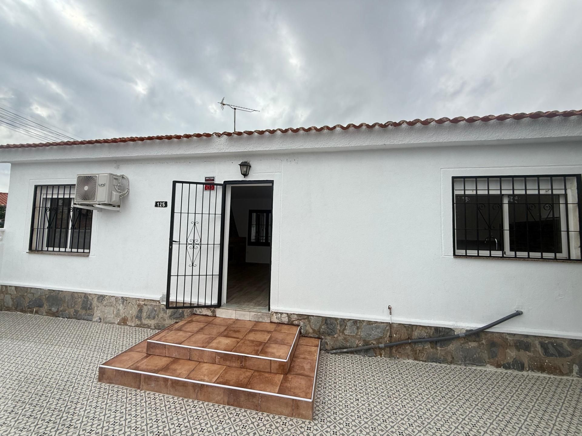 Exterior view of House or chalet for sale in Torrevieja  with Air Conditioner, Private garden and Terrace
