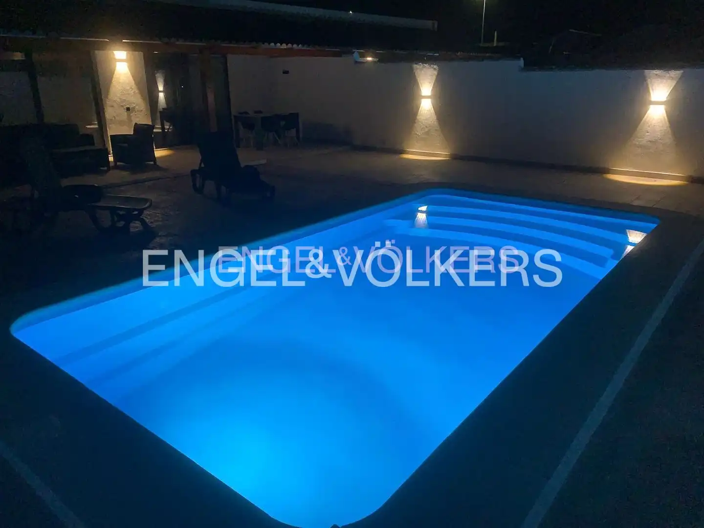 Piscina de Casa adosada de alquiler en Chiclana de la Frontera con Aire acondicionado, Calefacción y Terraza