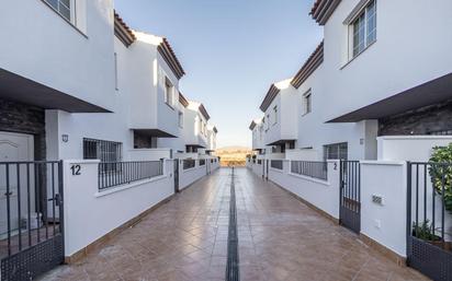 Exterior view of Single-family semi-detached for sale in Gójar  with Parquet flooring, Terrace and Balcony