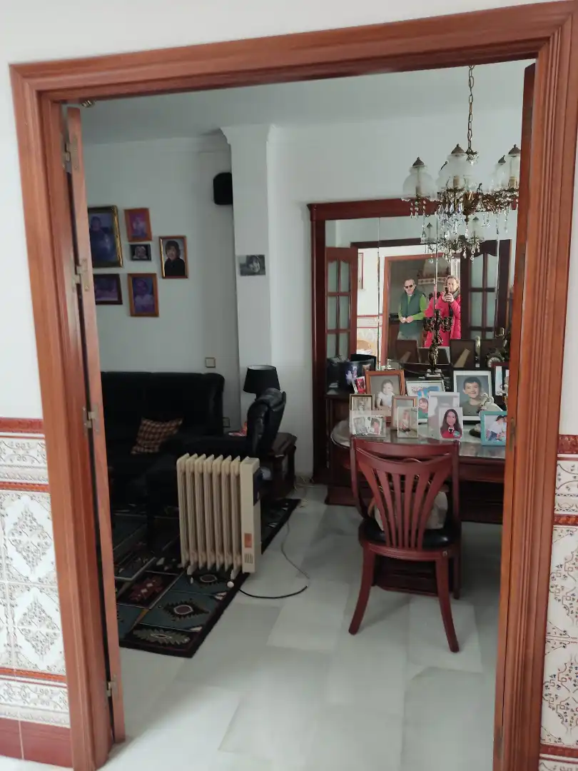 Wohnzimmer von Einfamilien-Reihenhaus zum Verkauf in Barbate mit Klimaanlage, Heizung und Terrasse