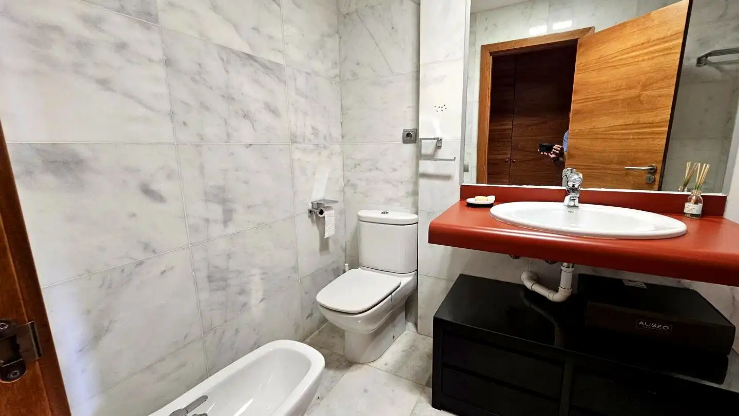 Baño de Piso de alquiler en Las Palmas de Gran Canaria con Aire acondicionado, Parquet y Terraza